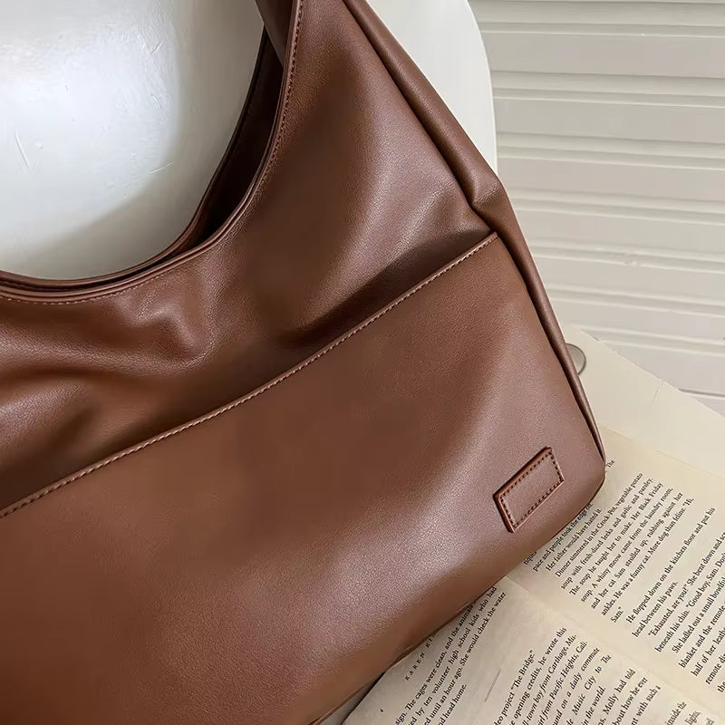 Chic Leather Shoulder Bag for Effortless Sophistication