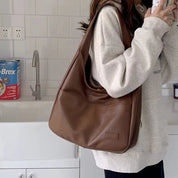 Chic Leather Shoulder Bag for Effortless Sophistication